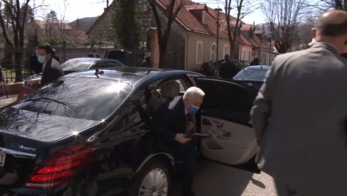 ĐUKANOVIĆ UZOR KRIVOKAPIĆU: Iz majbaha ušao u mercedes, Zdravkova deca kadriraju po Vladi i javnim preduzećima