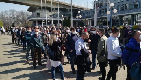 HRVATI PUNI REČI HVALE ZA SRBIJU: Hiljade ljudi slilo se u Beograd na vakcinaciju - ono što bi trebalo da obave u svojoj državi