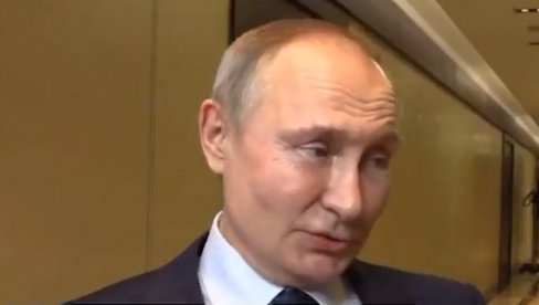 OGLASIO SE PUTIN POSLE VAKCINACIJE: Evo da li je imao neželjenih efekata, jednu stvar je uvek držao pored sebe (VIDEO)