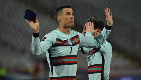 RONALDO ZA GAVRILOVU POBEDU: Kapitenska traka Portugalca na humanitarnoj aukciji (FOTO)