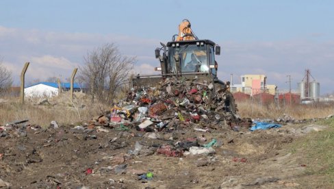 IZ MALOG RITA ODNELI 700 KUBIKA OTPADA: Komunalci očistili romsko naselje u Vršcu