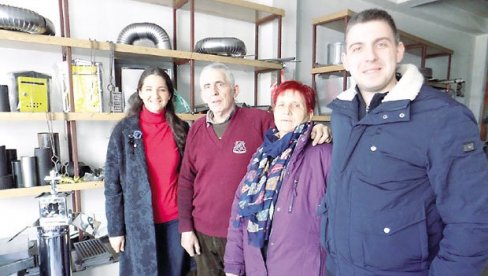 FAKULTET ZAVRŠILI, ZANAT NISU OSTAVILI: Porodica Valčić iz Leskovca ne odriče se tradicije započete 1905. (FOTO) FAKULTET ZAVRŠILI, ZANAT NISU OSTAVILI: Porodica Valčić iz Leskovca ne odriče se tradicije započete 1905. (FOTO)