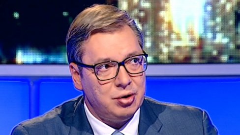 VUČIĆ U ĆIRILICI: Nije nam lako na vetrometini, ali Srbiju niko neće vratiti unazad