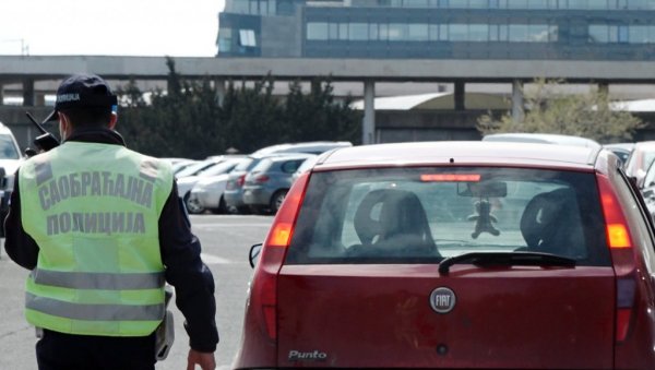 ТЕРЕТНО ВОЗИЛО УДАРИЛО У ОГРАДУ МОСТА: Oбустављен саобраћај у оба смера код Велике Плане