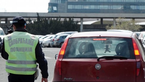 TERETNO VOZILO UDARILO U OGRADU MOSTA: Obustavljen saobraćaj u oba smera kod Velike Plane