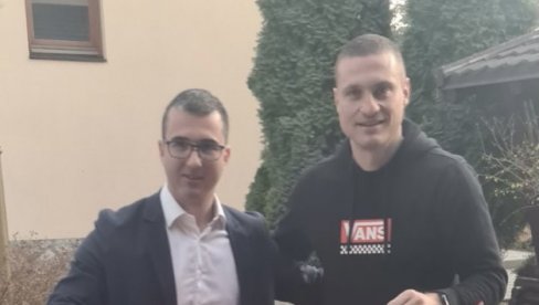 SRBI SU OVO ŽELJNO ČEKALI: Nemanja Vidić stigao u Srbiju, evo gde je prvo otišao (FOTO)