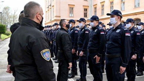 БИЋЕМО СИГУРНИЈИ И БЕЗБЕДНИЈИ: Министар Вулин позвао младе да се пријаве на конкурс за позорнике