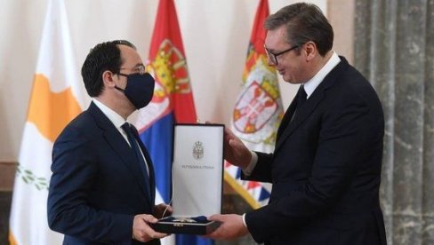 PREDSEDNIK SE SASTAO SA HRISTODULIDISOM: Vučić uručio orden ministru spoljnih poslova Kipra (FOTO)