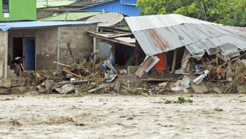 KATASTROFALNE POPLAVE NASTAVLJAJU DA NOSE ŽRTVE: Evakuisano više od 80.000 stanovnika, skloništa prepuna