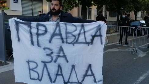 OKUPLJA SE NAROD ISPRED VLADE CRNE GORE: Protest u Podgorici zbog smene Leposavića, ljudi zahtevaju pravdu!