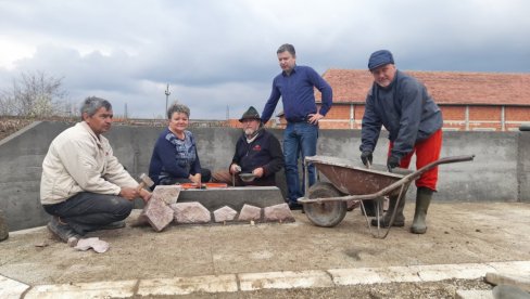 U ČAST JUNAKA APRILSKOG RATA: U Lapovu niče spomenik borcima vojske Kraljevine Jugoslavije koji su se suprotstavili Nemcima