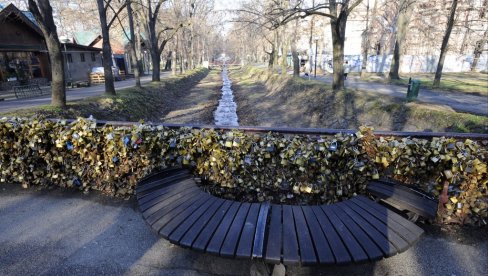 LJUBAVNA PRIČA IZ VRNJAČKE BANJE OBILAZI SVET: Poznati njujorški časopis stavio Most ljubavi na prvo mesto liste romantičnih lokacija