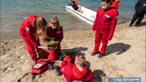 ONI GASE POŽARE, PRUŽAJU PRVU POMOĆ, SPASAVAJU UGROŽENE: Održana vežba pripadnika civilne zaštite Peskara 2021 (FOTO)