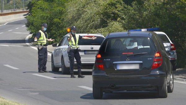 ИСКЉУЧЕНО 11 ВОЗАЧА И ДЕСЕТ ВОЗИЛА: У Јужнобачком округу за дан откривено и санкционисана 334 саобраћајна прекршаја