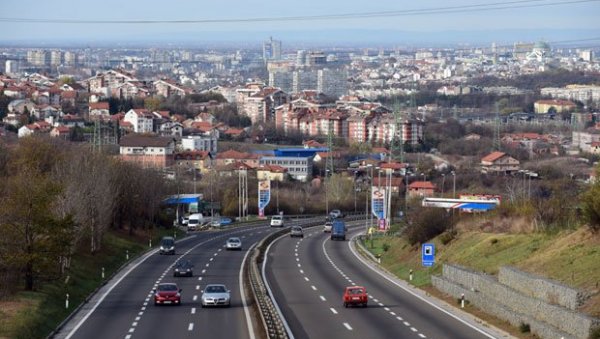 КО ГЊАВИ НЕ МОЖЕ У БРЗУ ТРАКУ: Предлог да се забрани вожња претицајном линијом са мање од 100 на сат