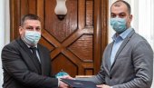 ДОНАЦИЈА РУСКИХ ХУМАНИТАРАЦА: Донирају соларни колектор Дечијем диспанзеру ДОНАЦИЈА РУСКИХ ХУМАНИТАРАЦА: Донирају соларни колектор Дечијем диспанзеру