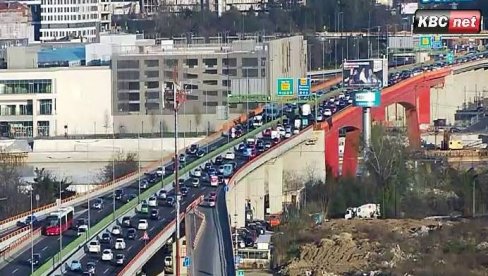 OGROMNE GUŽVE U BEOGRADU: Ako prelazite preko reke, naoružajte se strpljenjem (FOTO)