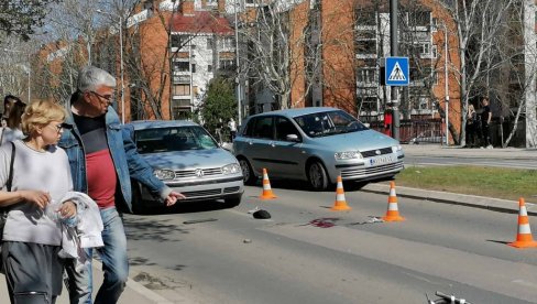 НАОЧАРЕ, ПАТИКА И КАПА КРАЈ ЛОКВЕ КРВИ: Ево где се догила несрећа у Нишу, “голф” ударио двоје старијих људи (ФОТО)