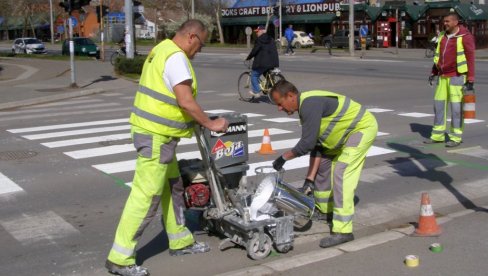 PROLEĆNO ŠMINKANJE GRADA: Obnovljena saobraćajna signalizacija u Zrenjaninu