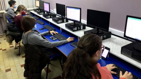 БЕСПЛАТНИ КУРСЕВИ ЗА МЛАДЕ ФОТОГРАФЕ И ИНФОРМАТИЧАРЕ: Пријава у само два корака БЕСПЛАТНИ КУРСЕВИ ЗА МЛАДЕ ФОТОГРАФЕ И ИНФОРМАТИЧАРЕ: Пријава у само два корака