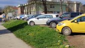 RAMPAMA ŠTITE PARKING: Stanari iz centra Kraljeva samoinicijativno postavili barijere (FOTO)