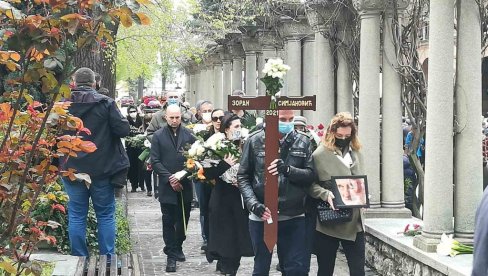 TUGA NA NOVOM GROBLJU: Poslednji pozdrav čuvenom Zoranu Simjanoviću (FOTO/VIDEO)