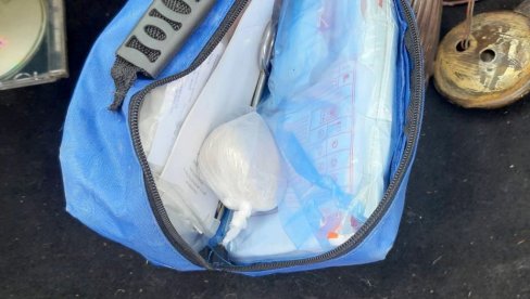 PREVOZILA HEROIN IZ BEOGRADA U NOVI SAD? Trojka osumnjičena za trgovinu drogom, u štek-stanu pronađen i novac