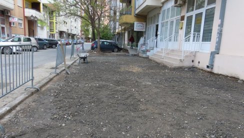 SANACIJA PARKIRALIŠTA U NOVOM SADU: Uskoro bezbedniji parking (FOTO)