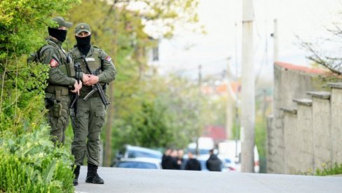 PRVE SLIKE POTRAGE OKO  “KUĆE SMRTI”: Policija blokirala prilaze, ponovo pretražuje Belivukovu kuću u Ritopeku (FOTO+VIDEO)