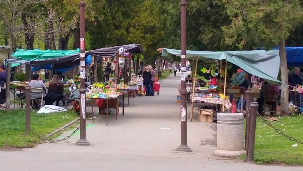 ПРЕТПРАЗНИЧНА КУПОВИНА: Ускршњи базар у градском парку у Пожаревцу