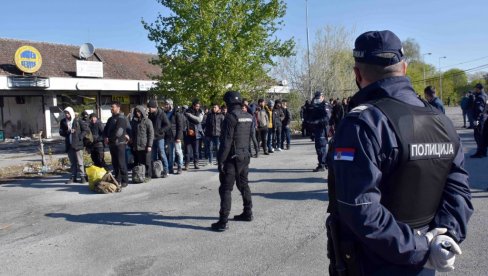 POLICIJA I BIA U KIKINDI PRONAŠLI 198 MIGRANATA: Neki povezani sa trgovcima ljudi i iznudama