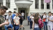 OSVOJILI ČETIRI MEDALJE: Đaci Matematičke gimnazije uspešni na olimpijadi iz fizike OSVOJILI ČETIRI MEDALJE: Đaci Matematičke gimnazije uspešni na olimpijadi iz fizike