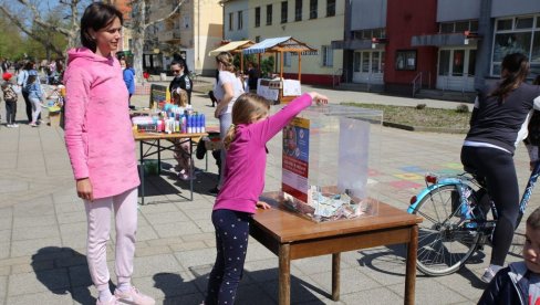 HUMANITARNI BAZAR SRCEM ZA MILOŠA I MILANA: Meštani Žitišta sakupili 340 hiljada dinara