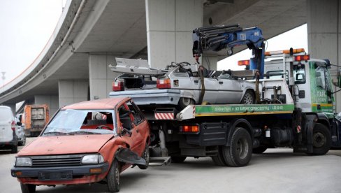 IMATE AUTO KOJI NE KORISTITE - PAZITE DA NE OSTANETE BEZ NJEGA! Počelo uklanjanje starih i neregistrovanih vozila, grad oslobađa parking mesta