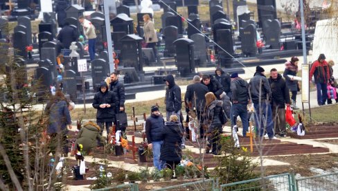 ПРЕМИНУЛИХ ВИШЕ НЕГО ЛАНЕ: Републички завод за статистику изнео податке од броју рођених и умрлих особа