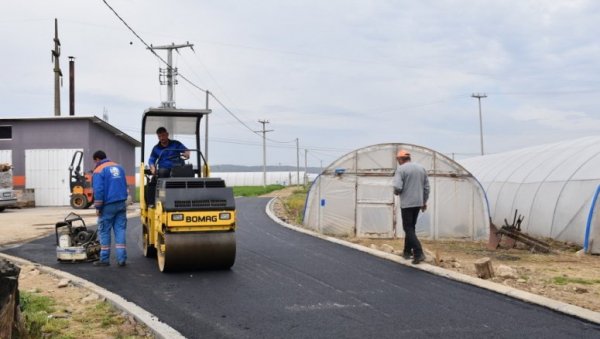 НОВА УЛИЦА У НОМАНИЦИ: Асфалтирана саобраћајница кроз село