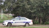 DRAMA KOD NOVOG SADA: Muškarac se zabarikadirao u kući, na licu mesta policija i vatrogasci