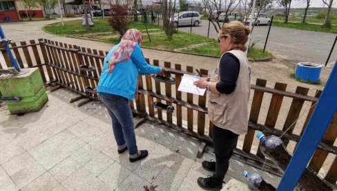 ODRŽANA AKCIJA SEME ZASADI, ŽELJU POMISLI: U migranstskom centru sadili bilje u visećim vrtovima (FOTO)