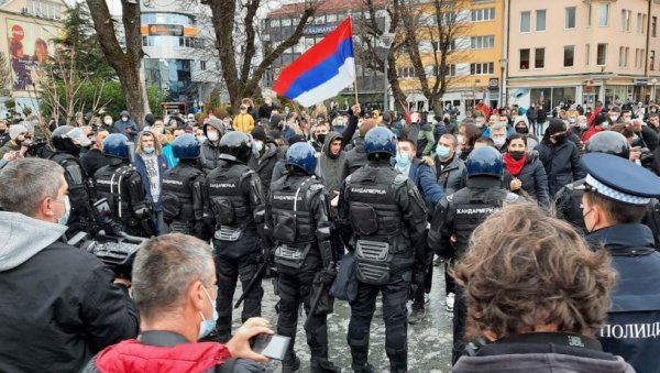 ПОЛИЦИЈА ПОДНЕЛА ИЗВЕШТАЈЕ: Нису поштовали здравствене прописе током протеста угоститеља у Бањалуци