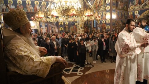 SRBI SU NAROD VASKRSENJA: Uskršnja liturgija u bijeljinskom Sabornom hramu