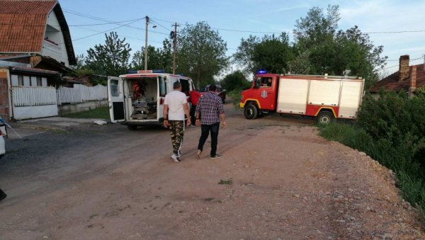 ПРВЕ ФОТОГРАФИЈЕ СА МЕСТА ТРАГЕДИЈЕ! Дечак дошао са породицом да прослави Васкрс, удавио се у септичкој јами (ФОТО)