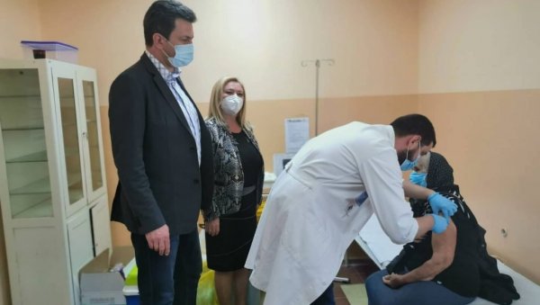 ВАКЦИНАЦИЈА У ШАБАЧКОМ КРАЈУ: Почела имунизација и по селима