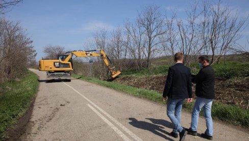 ПУТАРИ У ВРШЦУ ПРИОНУЛИ НА ПОСАО: Крпе рупе на градским путевима, чисте локалне саобраћајнице и туристичке дестинације