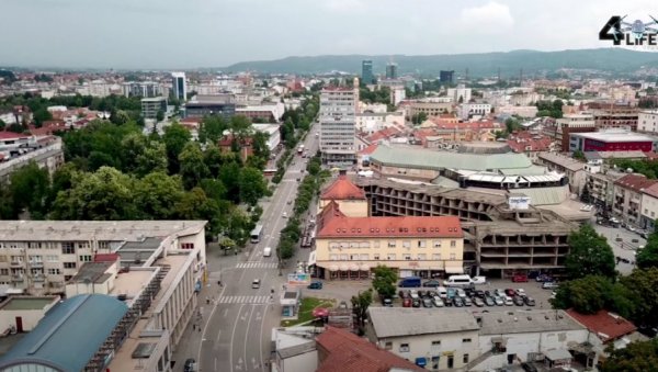 ЧУЛА СЕ ПОТМУЛА ГРМЉАВИНА, А ОНДА ЈЕ САМО ПУКЛО: Бањалуку погодио земљотрес, грађани у страху - ноћ ће провести у неизвесности