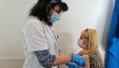 GRAĐANI SEVERNE MAKEDONIJE POHRLILI U SRBIJU: Preko 600 ljudi juče vakcinisano u Vranju GRAĐANI SEVERNE MAKEDONIJE POHRLILI U SRBIJU: Preko 600 ljudi juče vakcinisano u Vranju