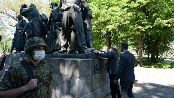 ПОМЕН ЖРТВАМА: У Краљеву обележен Дан победе над фашизмом (ФОТО)