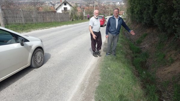 ТРАЖЕ ТРОТОАР И КАНАЛИЗАЦИЈУ: Невоље житеља насеља Спомен-парк недалеко од Чачка трају безмало две деценије