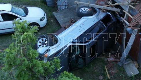 NEVEROVATNA SAOBRAĆAJKA U BLIZINI MANASTIRA PROHOR: DŽip sleteo sa puta i uleteo u krov kuće (FOTO)