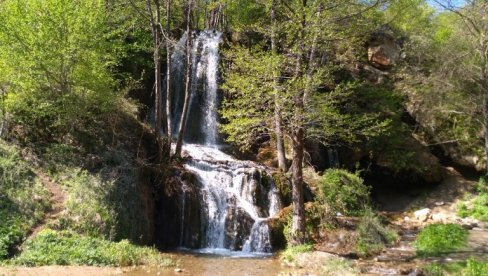 ПЉУШТИ ВОДА СА ПЛАНИНЕ: Водопад Бигар туристичка атакција и одмор за очи