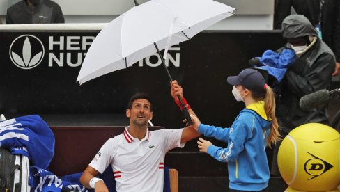 TO MOŽE SAMO NOVAK: Šmekerski potez Đokovića, izvinio se krivcu (VIDEO)